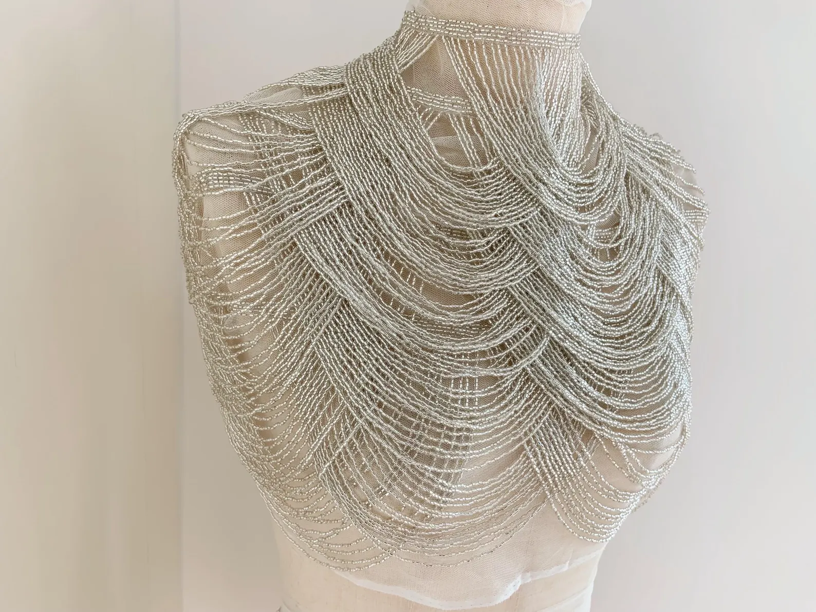 Silver Chains Cape Fabric, Bea – обзор и цена Beaded Trim Fringe